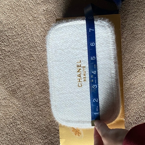 Chanel cosmetic bag - Picture 3 of 7